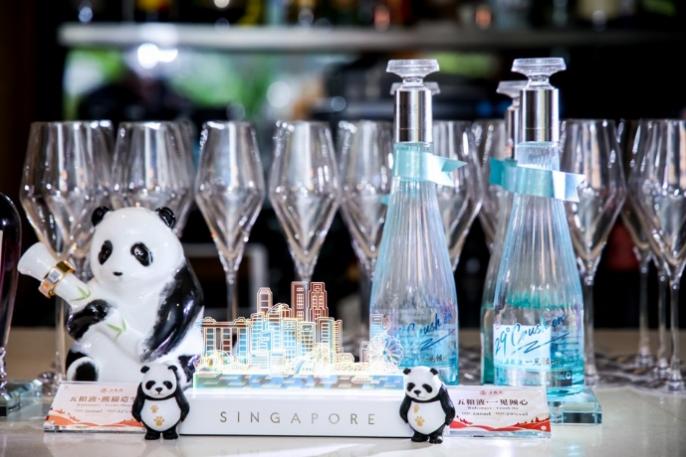 图片包含 桌子, 室内, 前, 红酒
AI 生成的内容可能不正确。